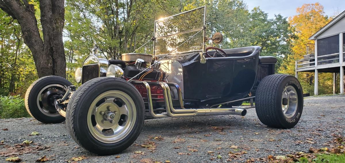 33-Years-Owned, 350-Powered T-Bucket — exterior front three-quarter view