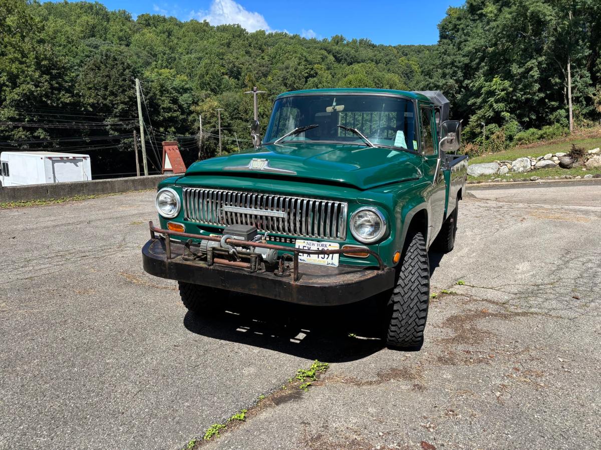 6.2L Diesel–Powered 1963 International Harvester C-1300 4×4