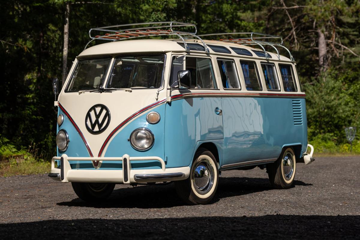 1973 Volkswagen Type 2 Kombi 23-Window Conversion