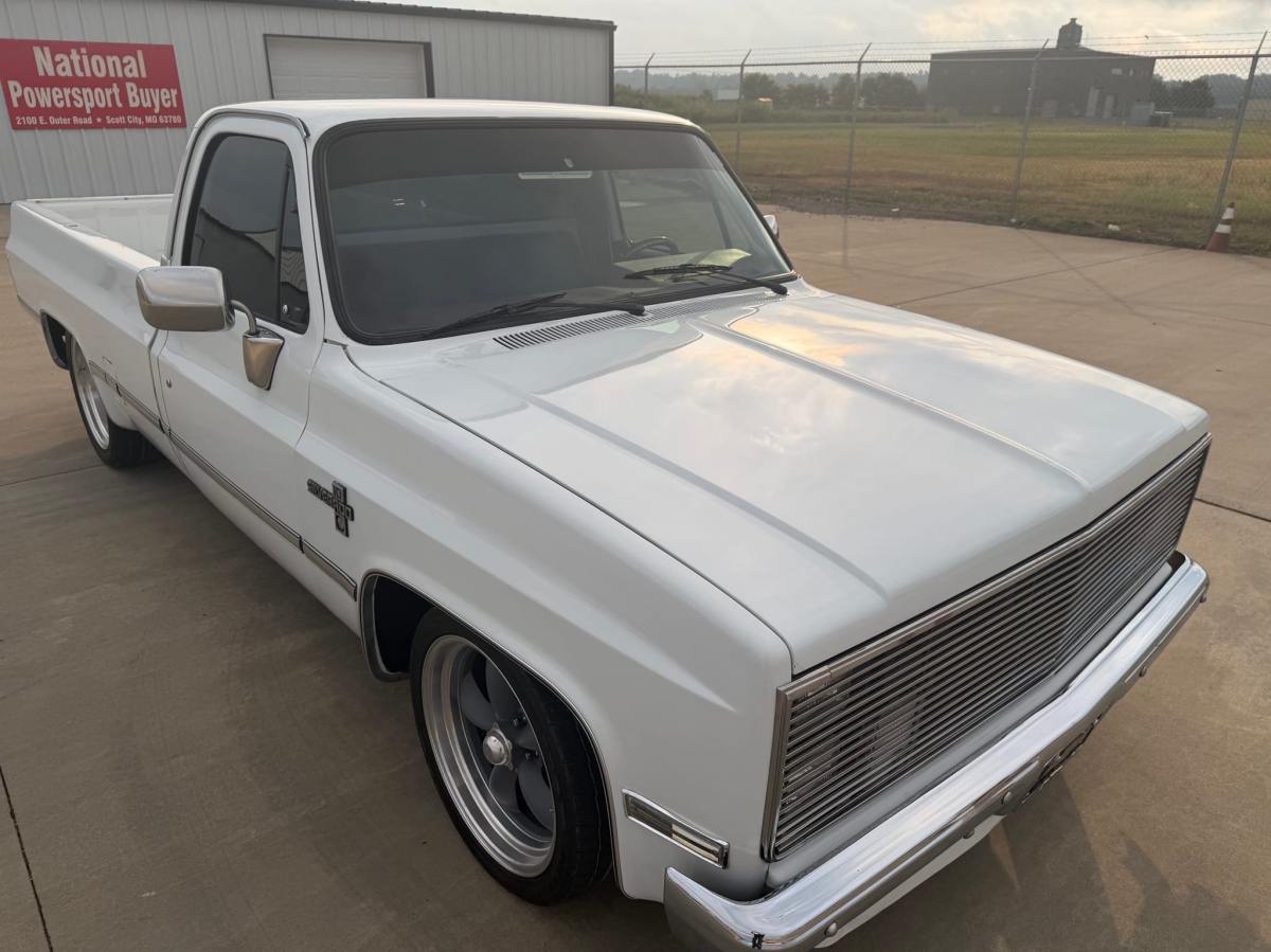 Modified 1987 Chevrolet R10 Silverado Fleetside Pickup