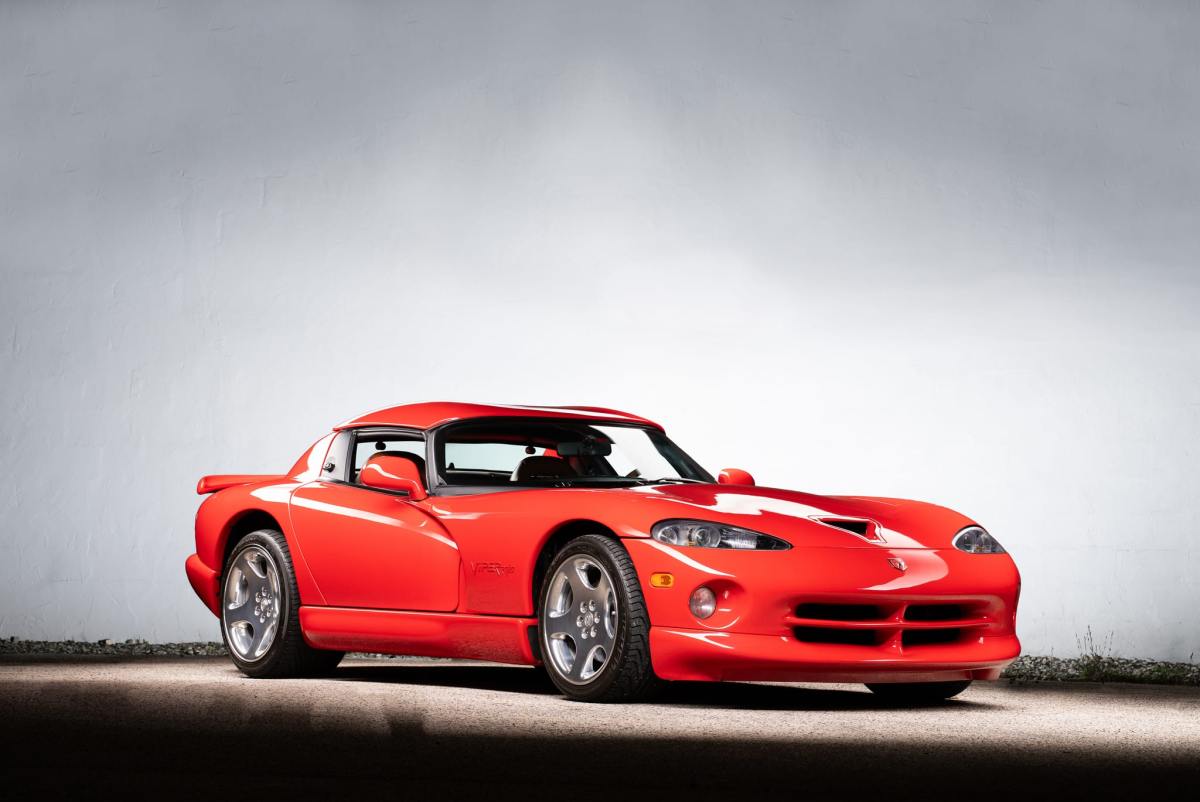 2000 Dodge Viper RT/10 front view