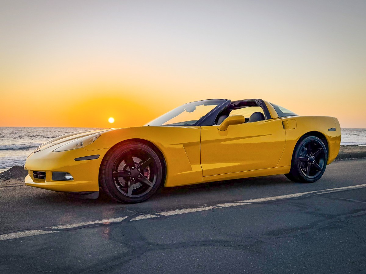 2005 Chevrolet Corvette Coupe Z51 6-Speed
