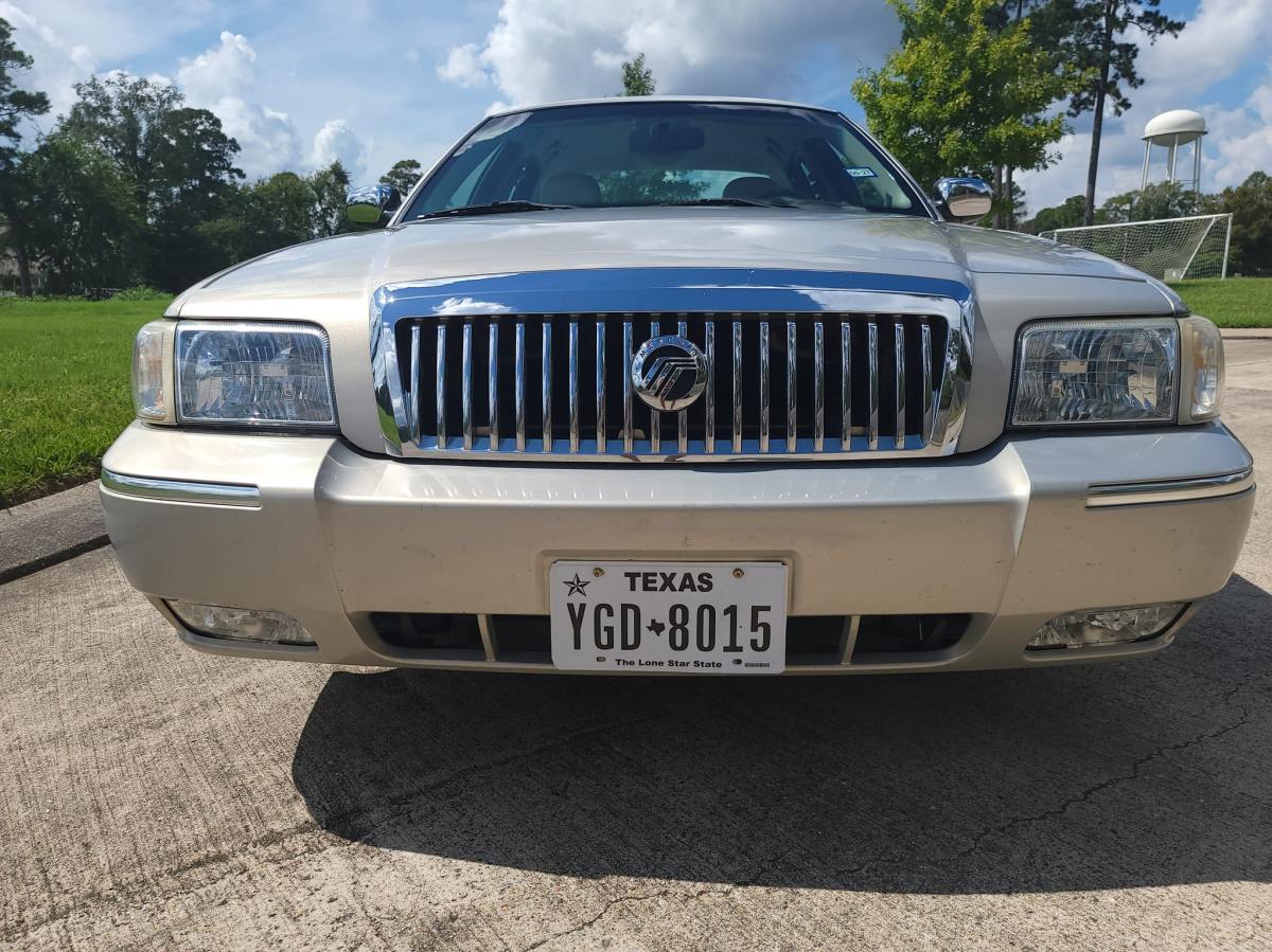 2008 Mercury Grand Marquis LS Palm Beach Edition — exterior front three-quarter view