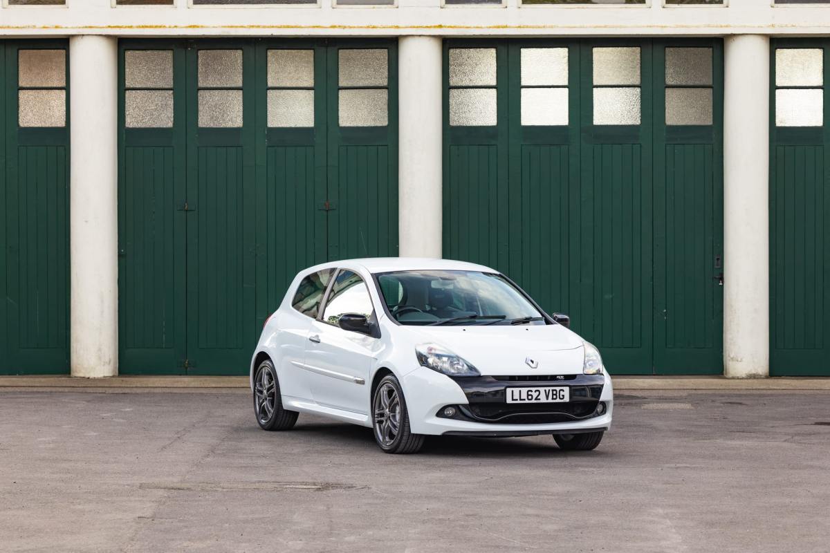2012 Renault Clio RS 200 — exterior front three-quarter view