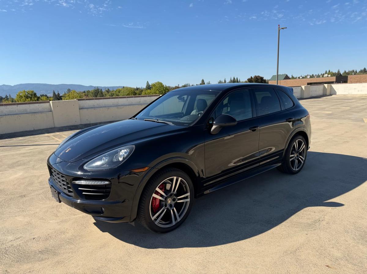 2013 Porsche Cayenne GTS