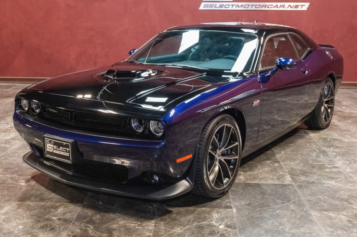 316-Mile 2017 Dodge Challenger 392 Hemi Scat Pack Shaker 392 Mopar ’17 6-Speed