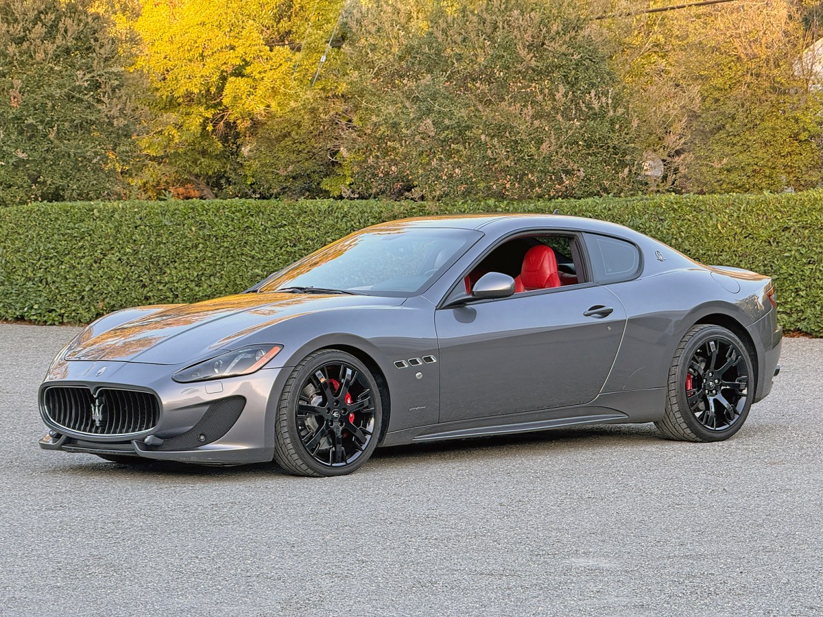 2017 Maserati GranTurismo Sport front view