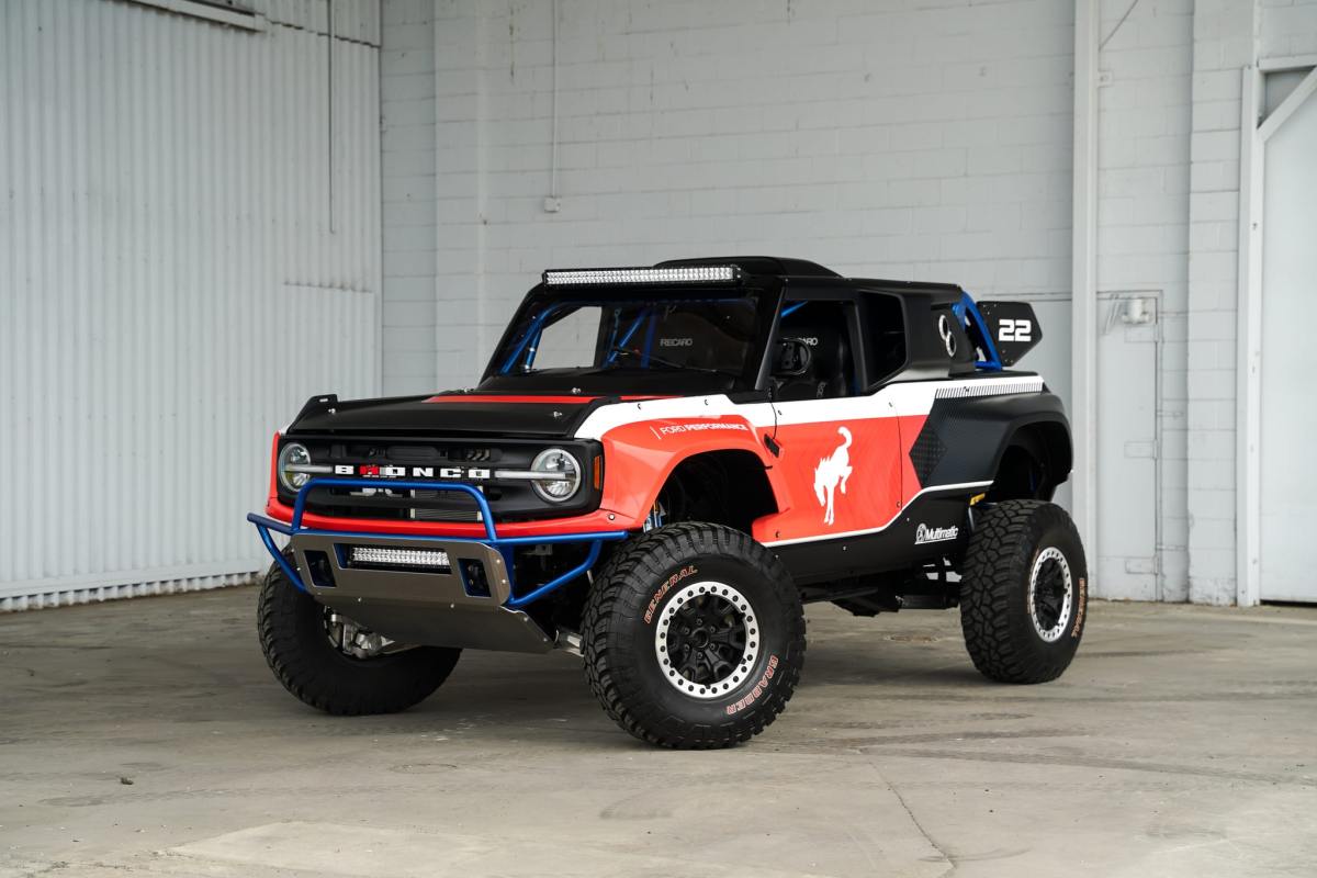 2023 Ford Bronco DR — exterior front three-quarter view