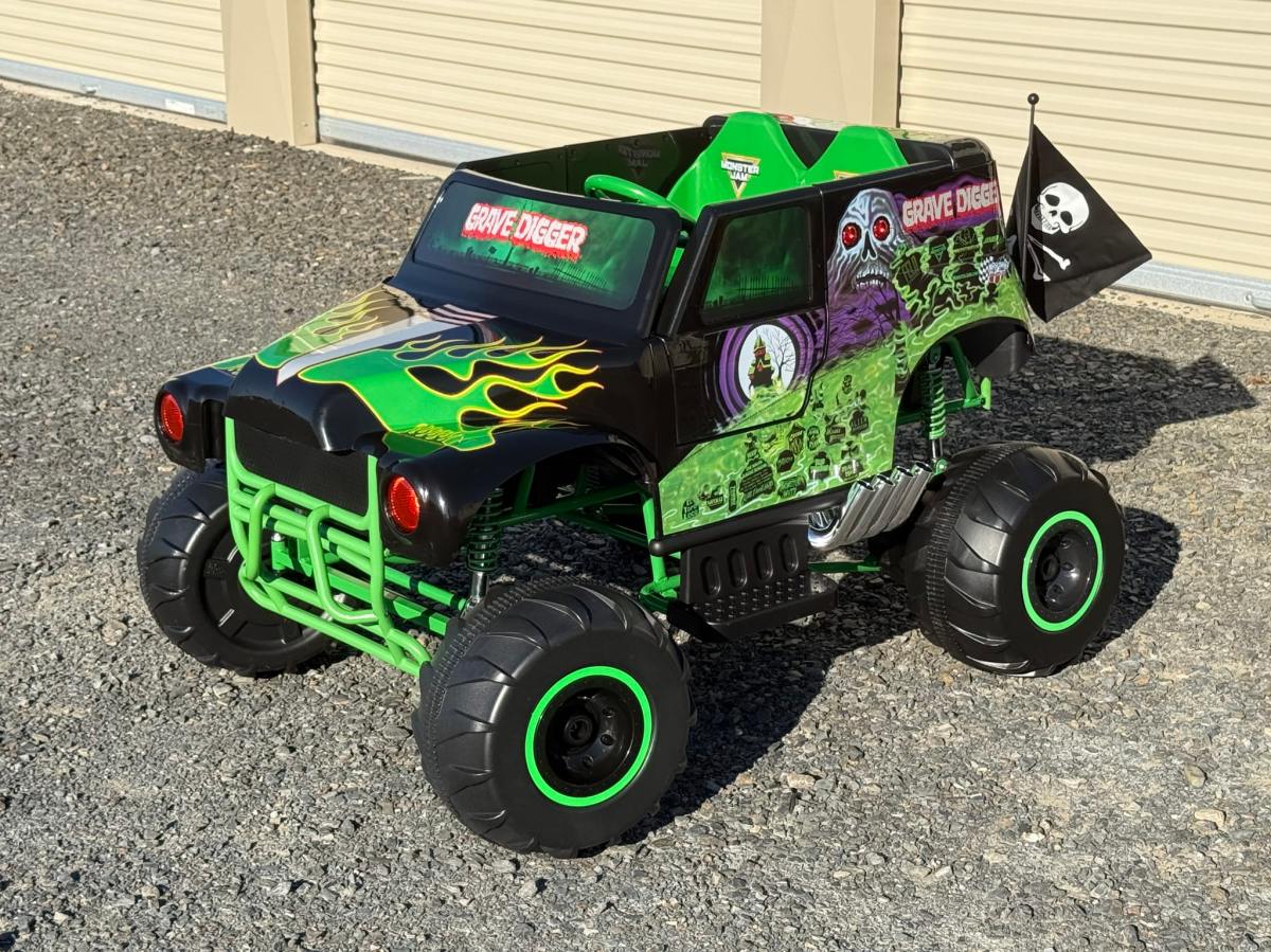 Bravo Sports Inc. Monster Jam Grave Digger Mini Truck